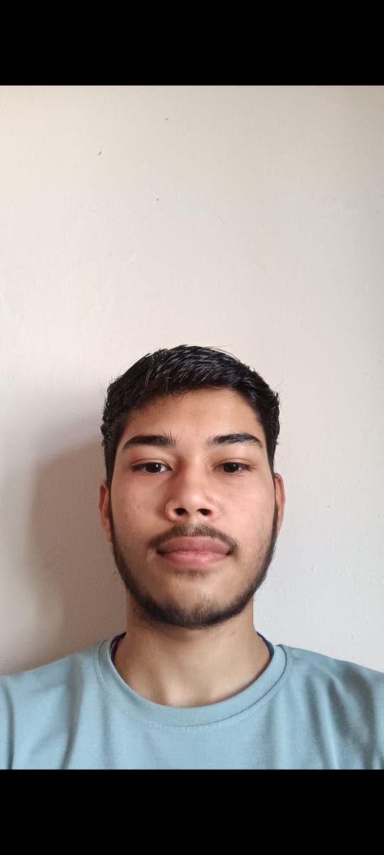 अपने परिजनो के साथ झलक चद्रा । स्रोत - परिजन अपने परिजनो के साथ झलक चद्रा । स्रोत - परिजन
