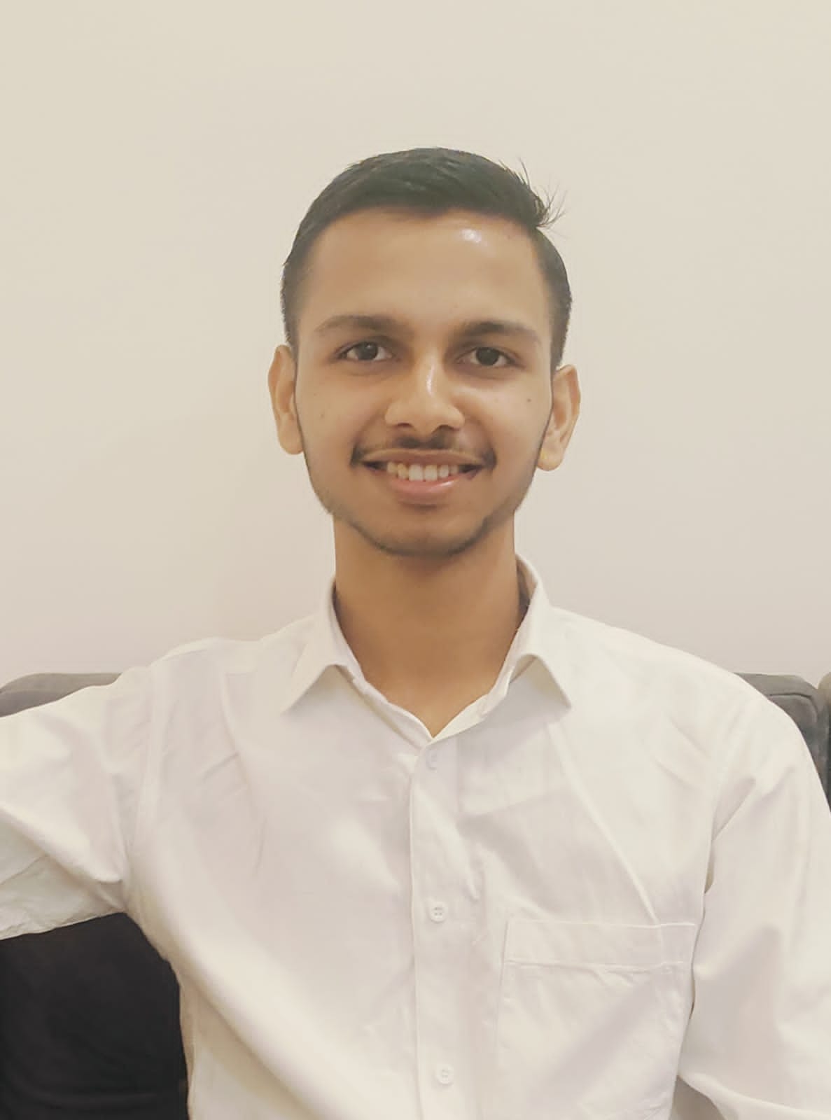 अपने परिजनो के साथ झलक चद्रा । स्रोत - परिजन अपने परिजनो के साथ झलक चद्रा । स्रोत - परिजन