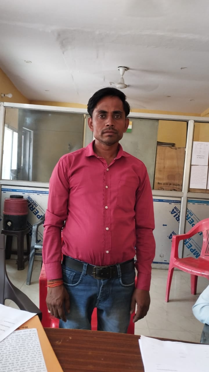 लेखपाल संजीव कुमार । लेखपाल संजीव कुमार ।