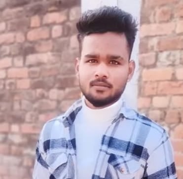 अमरिया कस्बे में युवक का शव घर पहुंचने पर लगी ग्रामीणों की भीड़ । संवाद अमरिया कस्बे में युवक का शव घर पहुंचने पर लगी ग्रामीणों की भीड़ । संवाद