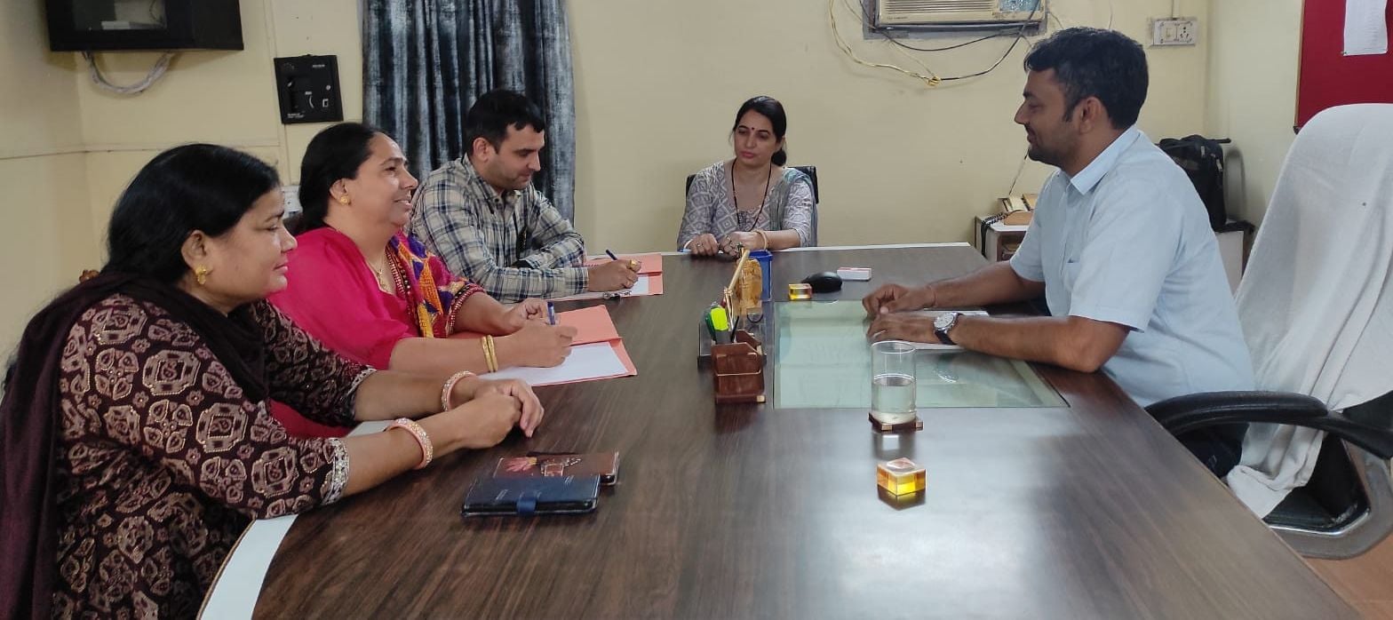 फोटो संख्या: 51 प्राचार्य महिला आईटीआई हर्षवधन---संवाद फोटो संख्या: 51 प्राचार्य महिला आईटीआई हर्षवधन---संवाद