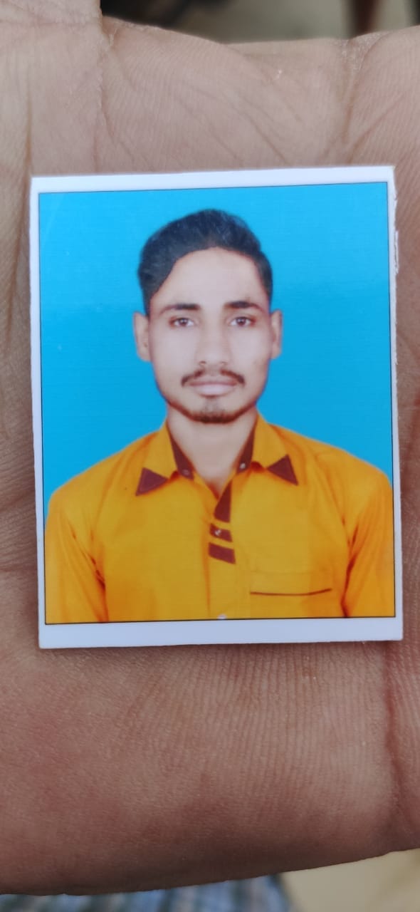 अमरिया क्षेत्र के गांव बिलासपुर में घटना स्थल पर लगी ग्रामीणों की भीड़ । संवाद अमरिया क्षेत्र के गांव बिलासपुर में घटना स्थल पर लगी ग्रामीणों की भीड़ । संवाद