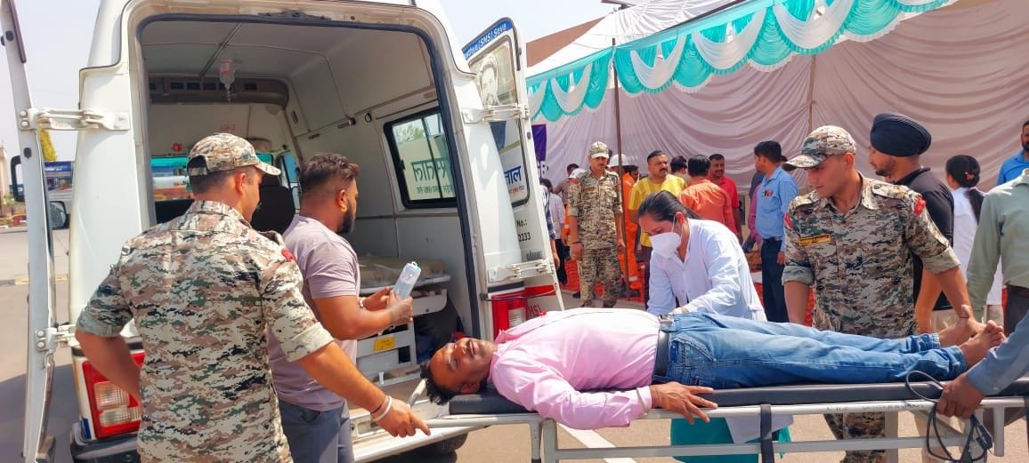 ऊना में बाढ़-भूस्खलन व औद्योगिक इकाइयों में अग्नि दुर्घटनाओं से निपटने के लिए मॉक ड्रिल में भा ऊना में बाढ़-भूस्खलन व औद्योगिक इकाइयों में अग्नि दुर्घटनाओं से निपटने के लिए मॉक ड्रिल में भा