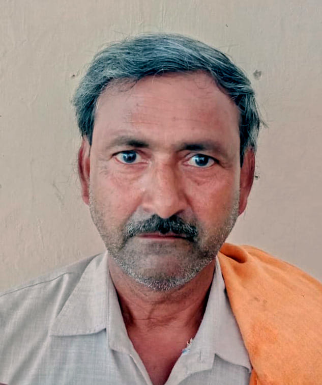 बिल्सी में जनता की समस्याओं को सुनते डीएम मनोज कुमार। संवाद बिल्सी में जनता की समस्याओं को सुनते डीएम मनोज कुमार। संवाद