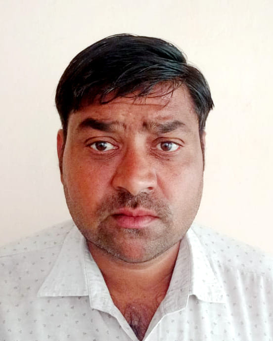 बिल्सी में जनता की समस्याओं को सुनते डीएम मनोज कुमार। संवाद बिल्सी में जनता की समस्याओं को सुनते डीएम मनोज कुमार। संवाद
