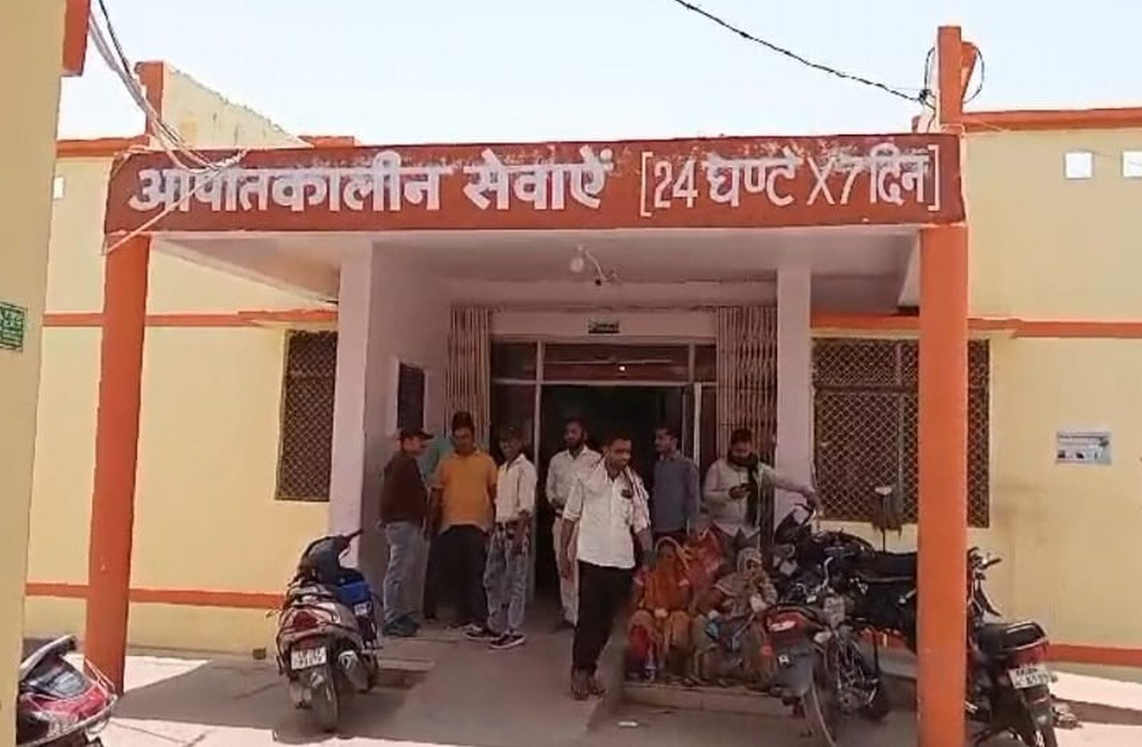 जिला अस्पताल के सर्जिकल वार्ड में भर्ती मरीज। संवाद