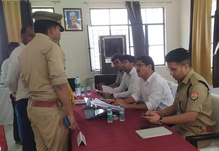 सदर तहसील में आयोजित सम्पूर्ण समाधान दिवस पर समस्यायें सुनती एडीएम ऋतु पूनिया । संवाद