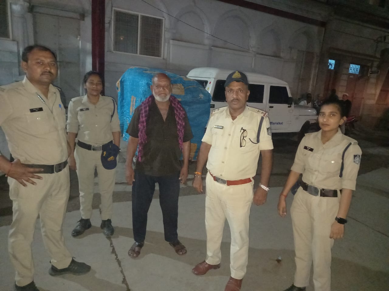 देर रात पुलिस ने चलाया नाइट कांबिंग गश्त ऑपरेशन देर रात पुलिस ने चलाया नाइट कांबिंग गश्त ऑपरेशन