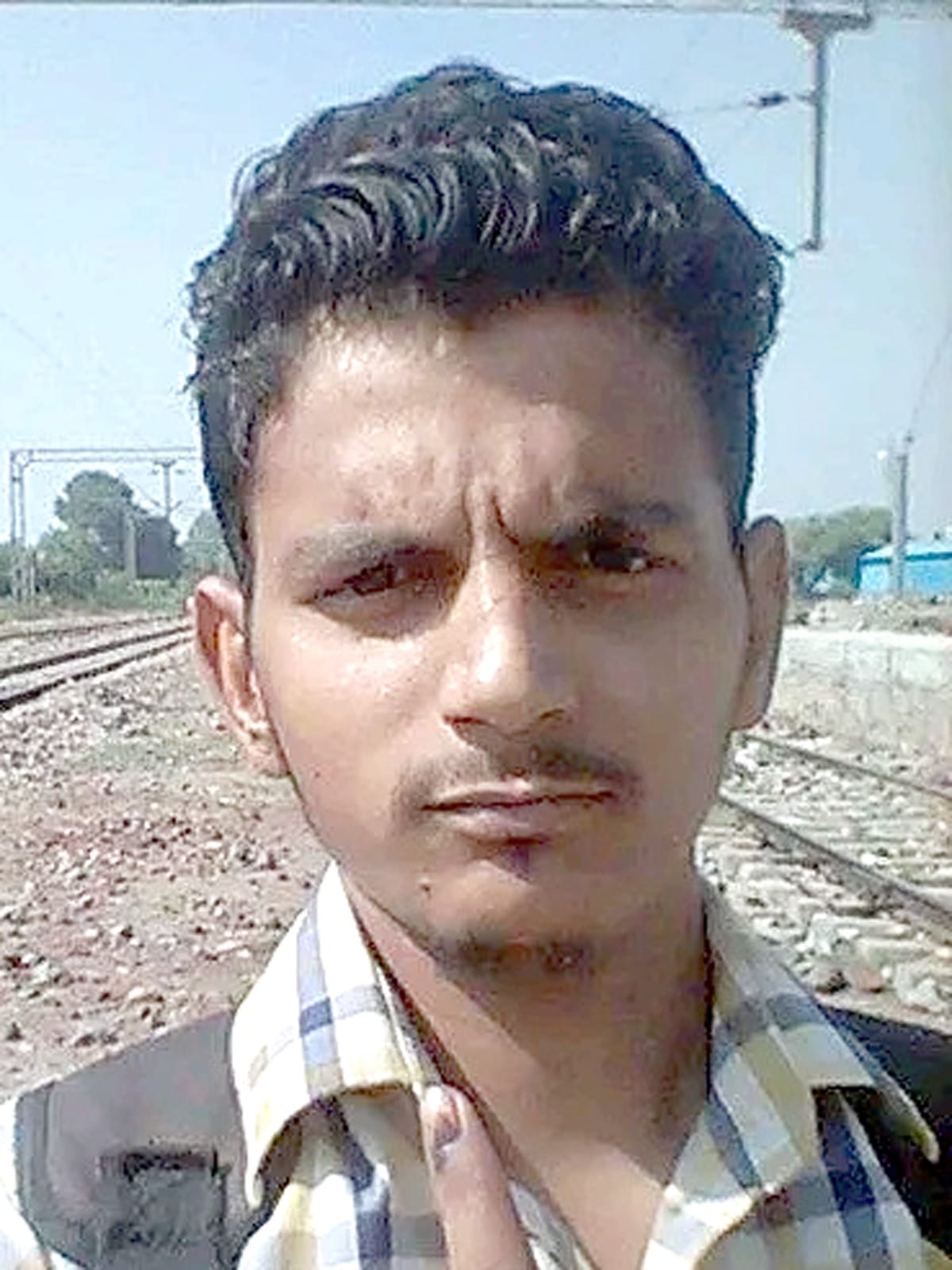 नहर में डूबे युवक का फोटो नहर में डूबे युवक का फोटो