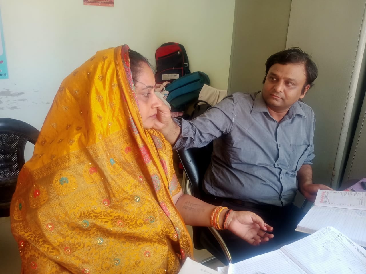 शहर के मोहल्ला बाग गुलशेर खां स्थित नगरीय प्राथमिक स्वास्थ्य केंद्र में मौजूद स्टॉफ । संवाद शहर के मोहल्ला बाग गुलशेर खां स्थित नगरीय प्राथमिक स्वास्थ्य केंद्र में मौजूद स्टॉफ । संवाद