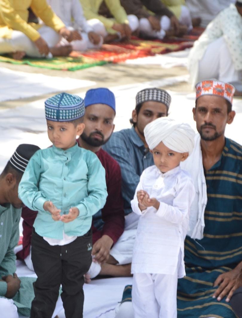 बीसलपुर में ईद उल अजहा की नमाम अदा करते नमाजी । संवाद बीसलपुर में ईद उल अजहा की नमाम अदा करते नमाजी । संवाद