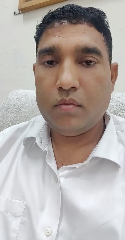 फोटो संख्या:66--राजकीय औद्योगिक प्रशिक्षण संस्थान में विद्यार्थी का पंजीकरण करते अनुदेशक अनिल फोटो संख्या:66--राजकीय औद्योगिक प्रशिक्षण संस्थान में विद्यार्थी का पंजीकरण करते अनुदेशक अनिल