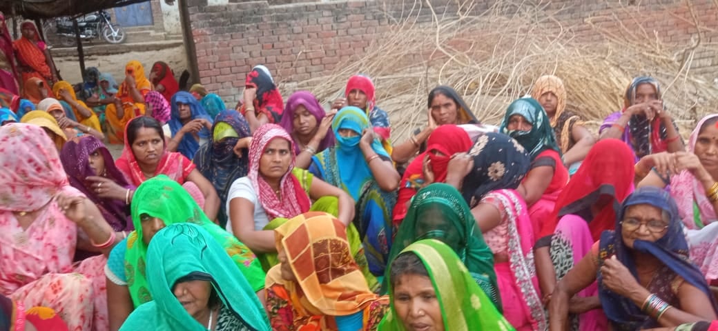 हाय रे गर्मी... तामपान 45 डिग्री के आस-पास घूम रहा है। रात दिन चलने वाली गर्म हवाओं ने लोगों को