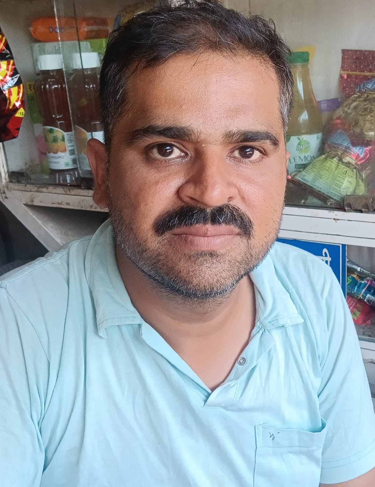शहर में बिजली सही करते कर्मी । स्रोत - बिजली विभाग शहर में बिजली सही करते कर्मी । स्रोत - बिजली विभाग