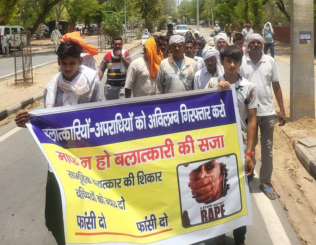 18जेएनडी26: लघु सचिवालय में प्रदर्शन करते हुए सामाजिक संगठनों के सदस्य। स्रोत स्वयं 18जेएनडी26: लघु सचिवालय में प्रदर्शन करते हुए सामाजिक संगठनों के सदस्य। स्रोत स्वयं