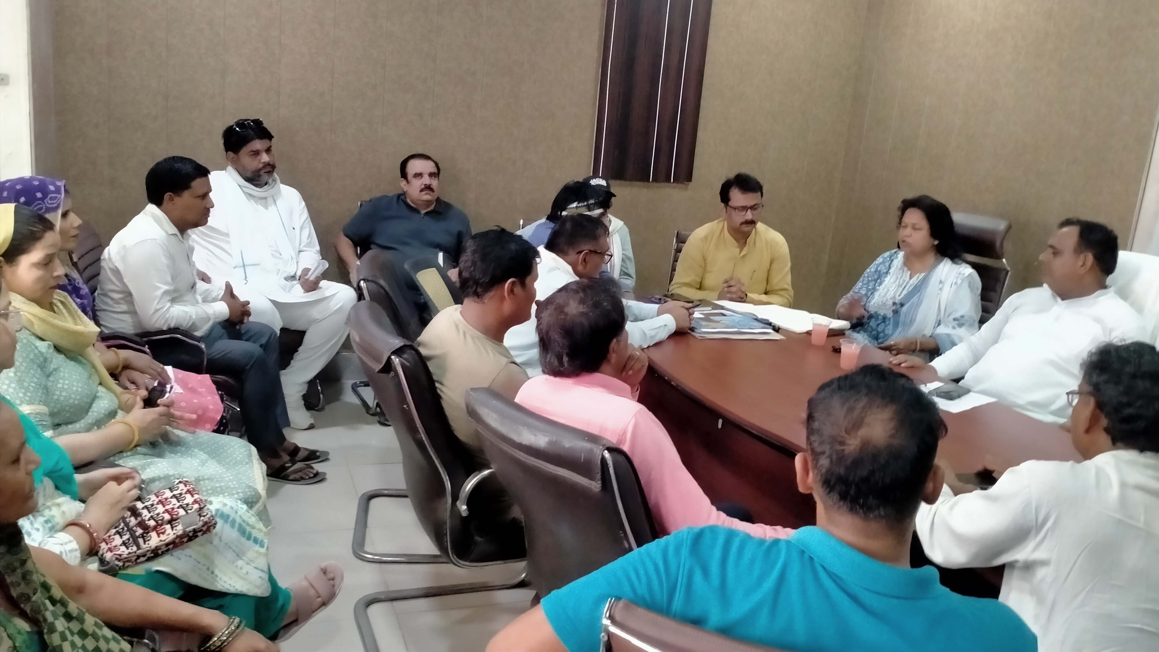 फोटो संख्या:56- नगर पालिका महेंद्रगढ़ में हाउस बैठक के दौरान वार्ड नंबर चार के पार्षद प्रतिनिध फोटो संख्या:56- नगर पालिका महेंद्रगढ़ में हाउस बैठक के दौरान वार्ड नंबर चार के पार्षद प्रतिनिध