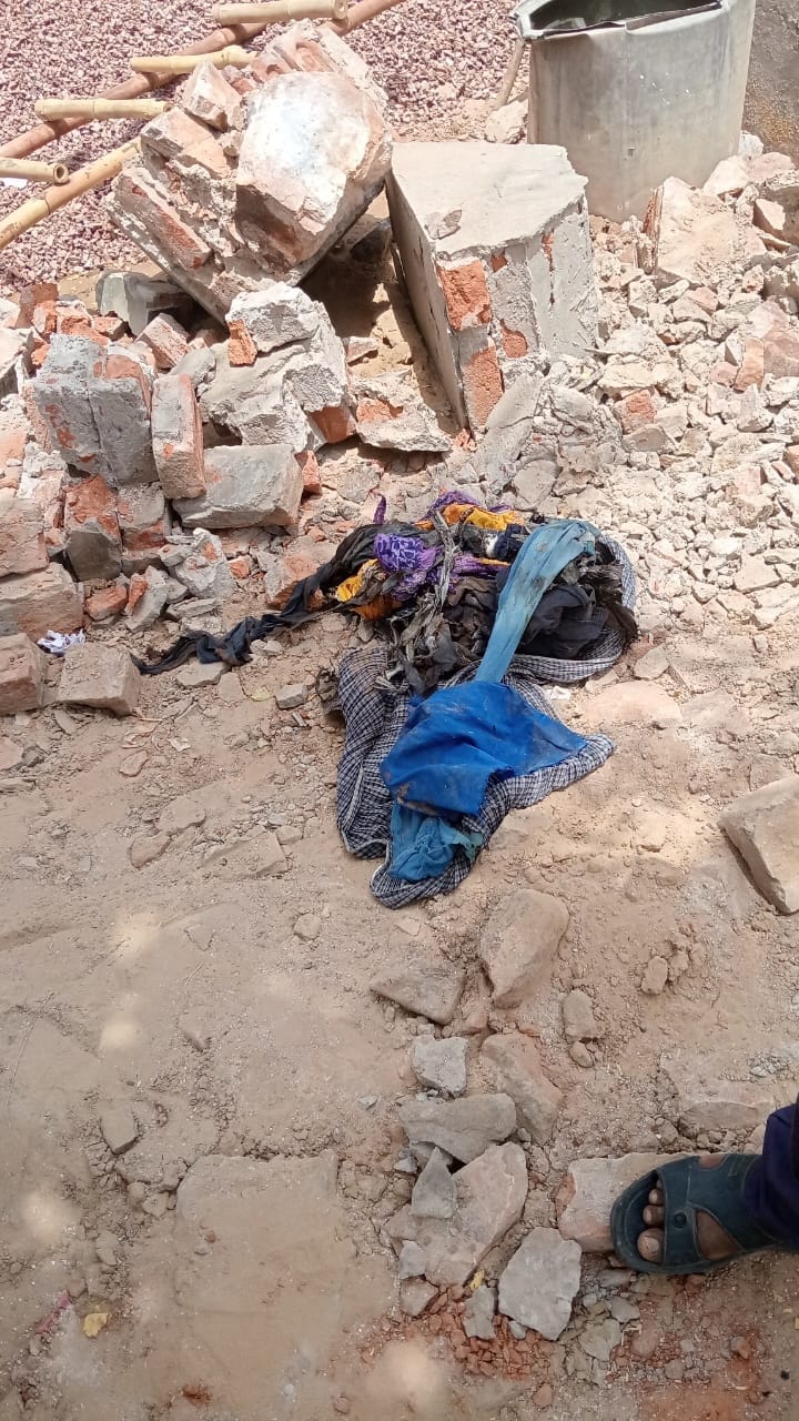 फोटो संख्या:67- नागरिक अस्पताल में रेफर के दौरान एंबुलेंस में बैठा आग से झुलसा गांव खुडाना निवा