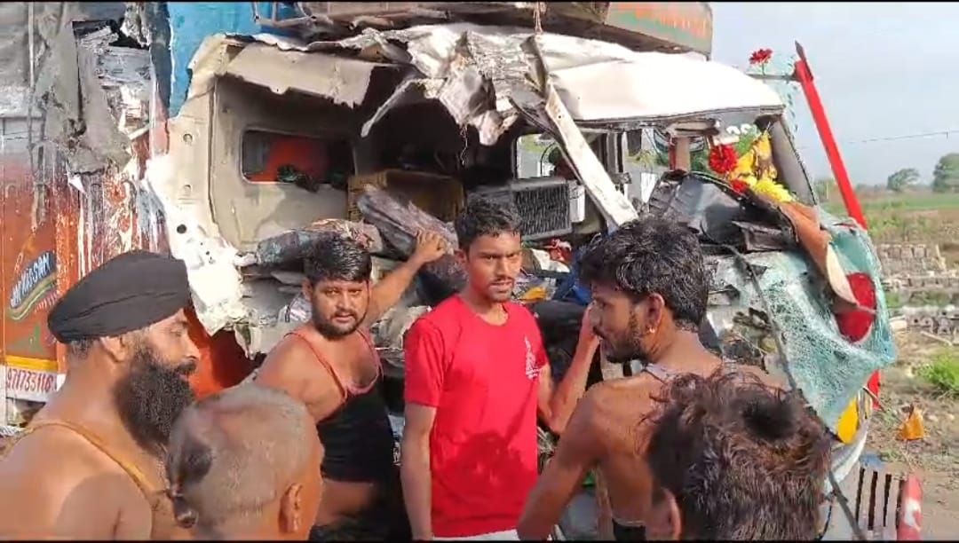 खरगोन में हुआ भीषण हादसा खरगोन में हुआ भीषण हादसा