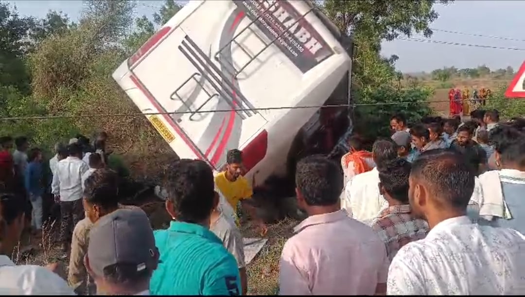 खरगोन में हुआ भीषण हादसा खरगोन में हुआ भीषण हादसा