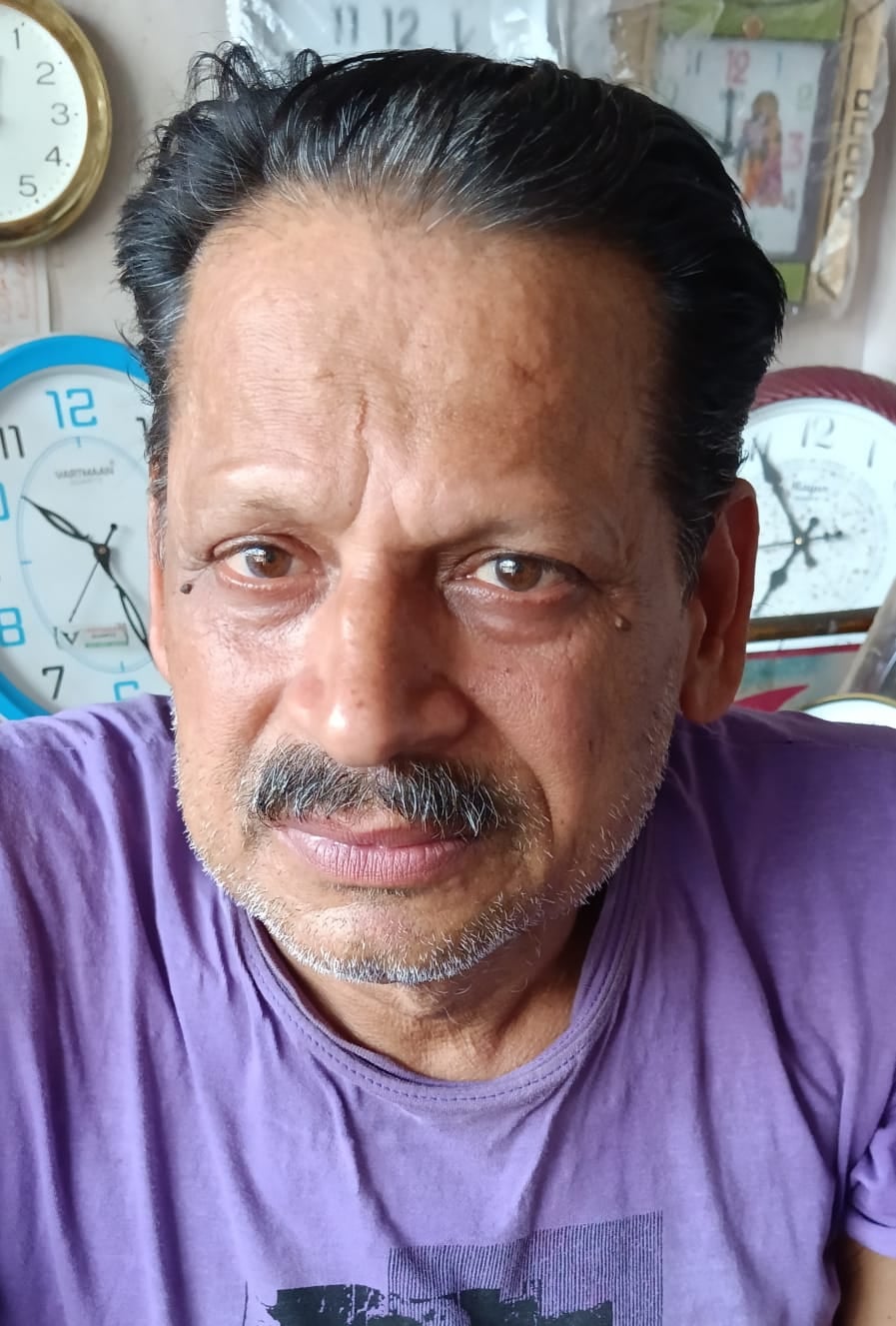 शहर के मोहल्ला ताखान में झुका बिजली पोल । संवाद शहर के मोहल्ला ताखान में झुका बिजली पोल । संवाद