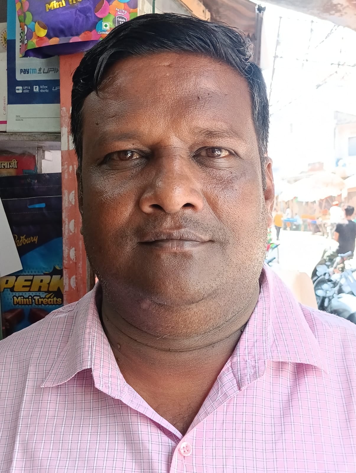 शहर के मोहल्ला ताखान में झुका बिजली पोल । संवाद शहर के मोहल्ला ताखान में झुका बिजली पोल । संवाद