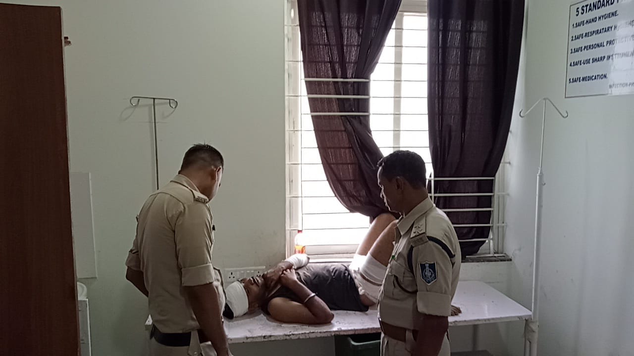 दोस्त की गर्लफ्रेंड से बात की तो काट दिया गुप्तांग दोस्त की गर्लफ्रेंड से बात की तो काट दिया गुप्तांग