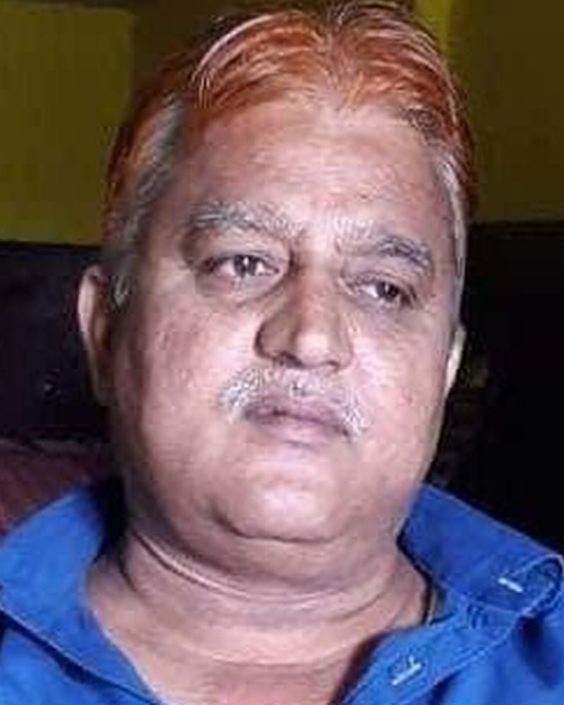 उसहैत के वार्ड नंबर 11 में घर के द्वार ऐसे लगे हैं खतरे के तार। देखर निकल जाते हैं अभियंता और उसहैत के वार्ड नंबर 11 में घर के द्वार ऐसे लगे हैं खतरे के तार। देखर निकल जाते हैं अभियंता और