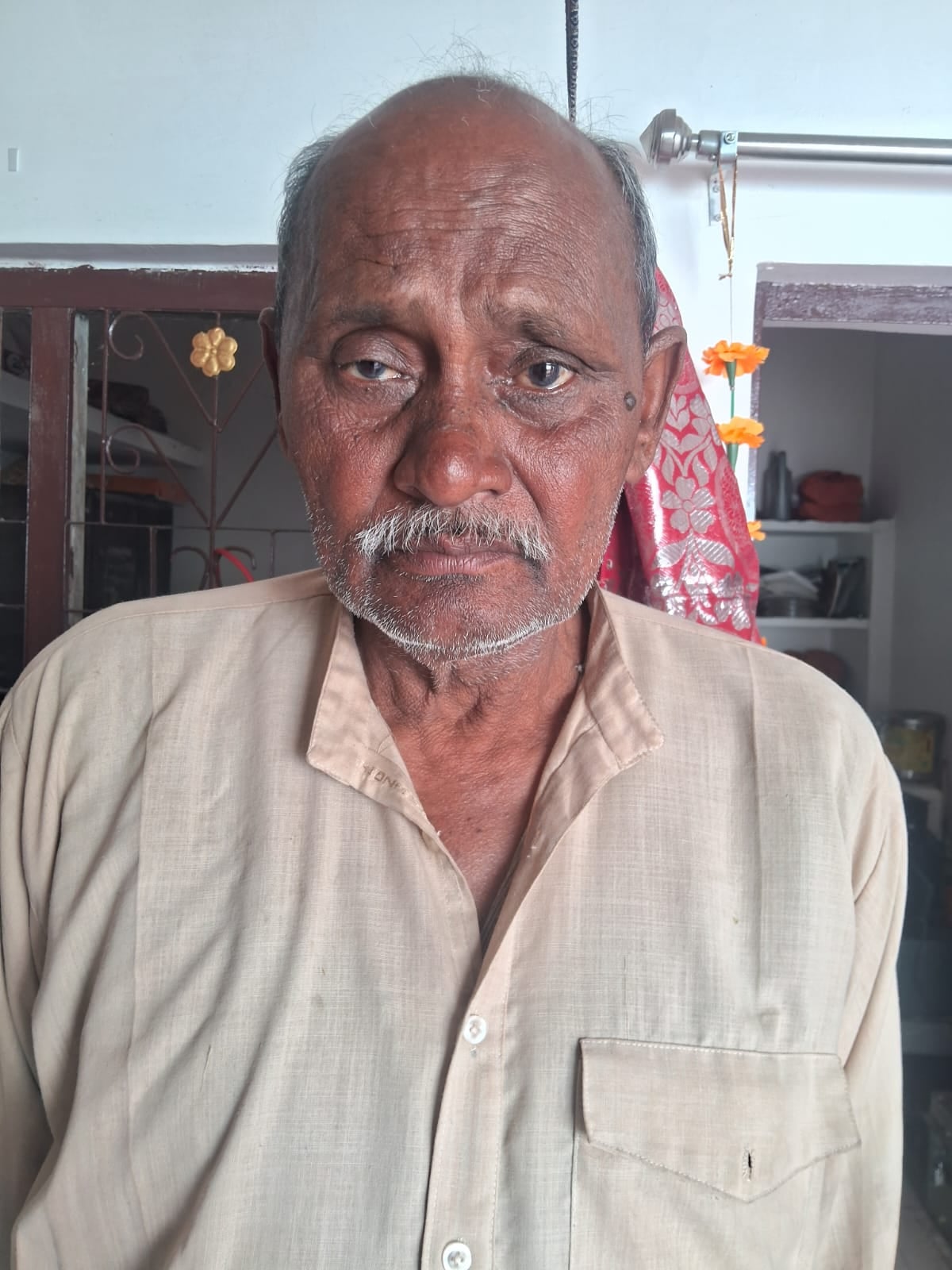 घुंघचाई का आयुर्वेदिक अस्पताल भवन । संवाद