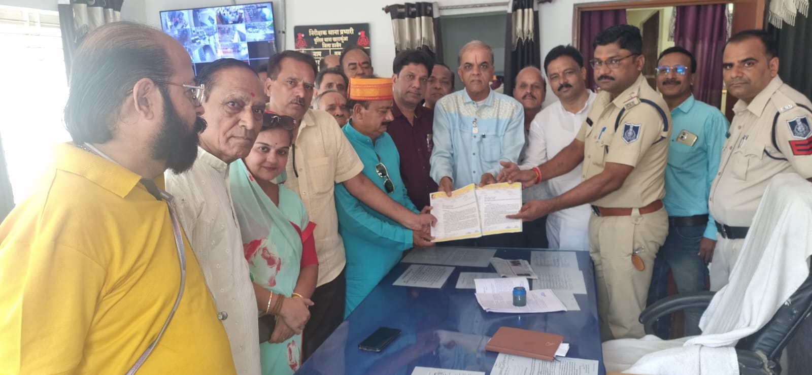 महाराज फ़िल्म पर विरोध दर्ज करते वैष्णव संप्रदाय के लोग महाराज फ़िल्म पर विरोध दर्ज करते वैष्णव संप्रदाय के लोग