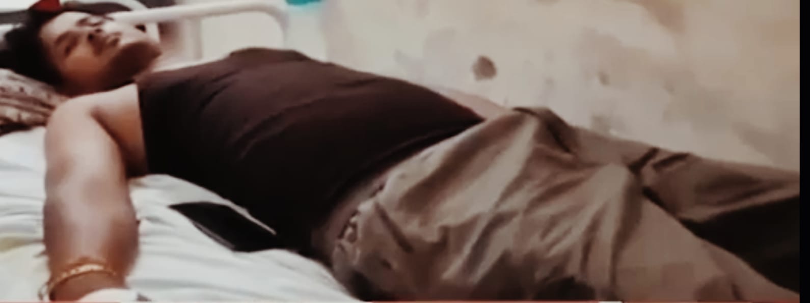 मटके का पानी पीने के बाद बिगड़ी मजदूरों की हालत