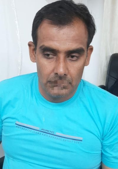 कादरचौक थाने के सामने खड़ी एंटी करप्शन टीम की गाड़ी। संवाद कादरचौक थाने के सामने खड़ी एंटी करप्शन टीम की गाड़ी। संवाद