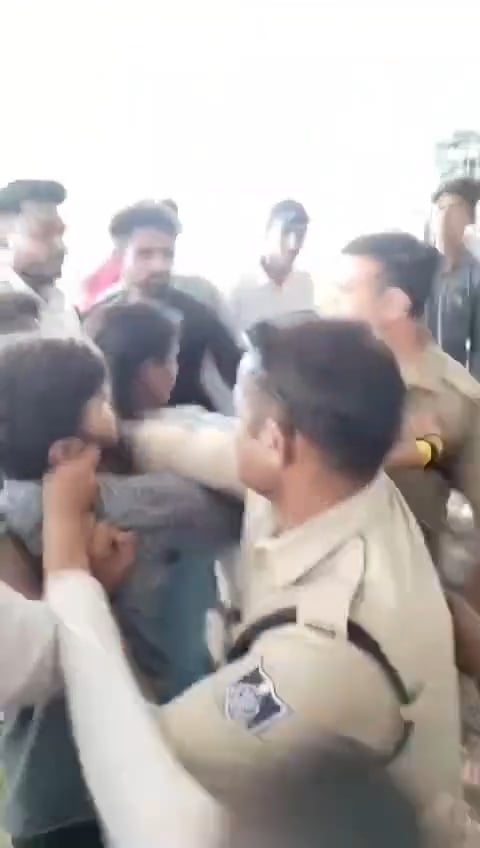 टीसी न दिए जाने की शिकायत पर स्कूल प्रबंधन से बात करने पहुंचे थे एबीवीपी के नेता, बात तो नहीं ह