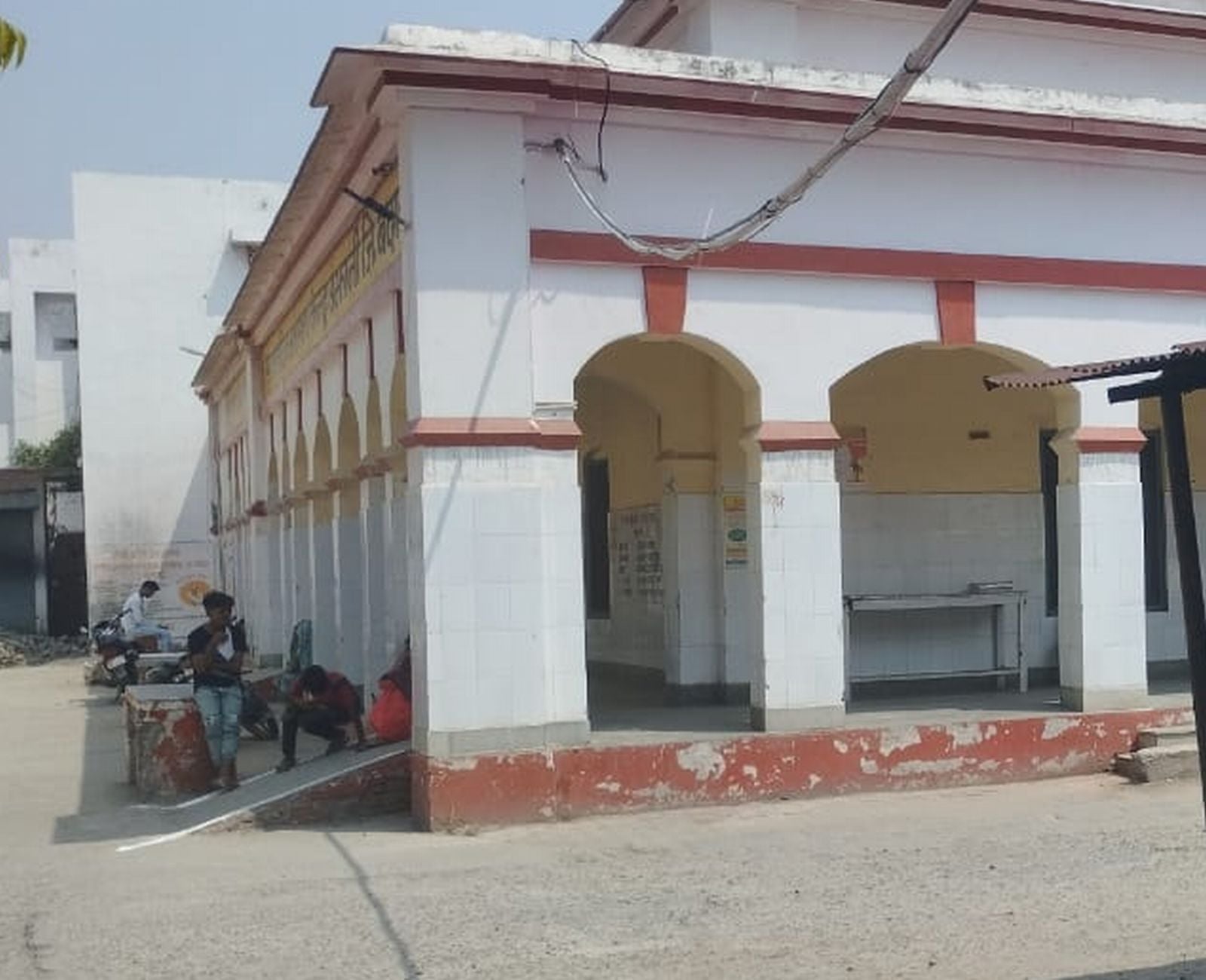 वजीरगंज में बंद पड़ी सीएचसी। संवाद वजीरगंज में बंद पड़ी सीएचसी। संवाद