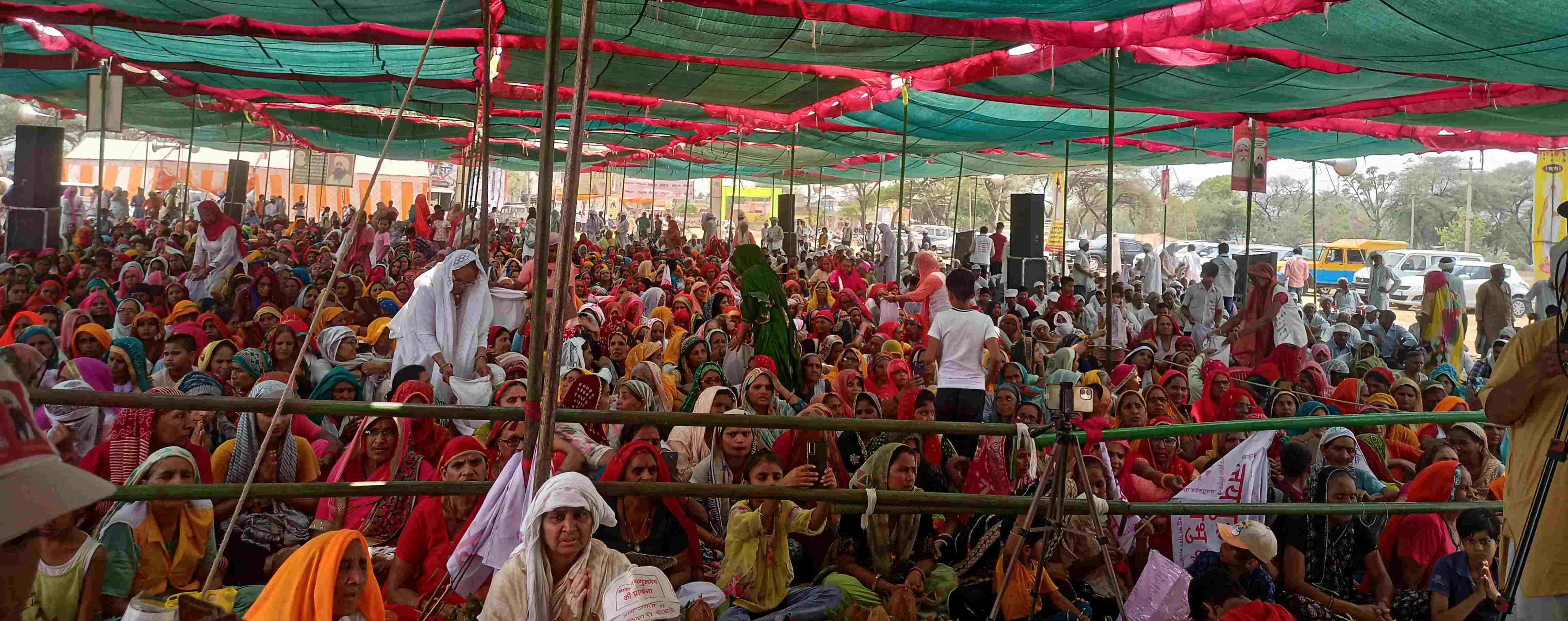फोटो संख्या:51-रेलवे रोड के पास आयोजित सत्संग में प्रवचन देते पंकज महाराज--स्रोत--आयोजक फोटो संख्या:51-रेलवे रोड के पास आयोजित सत्संग में प्रवचन देते पंकज महाराज--स्रोत--आयोजक