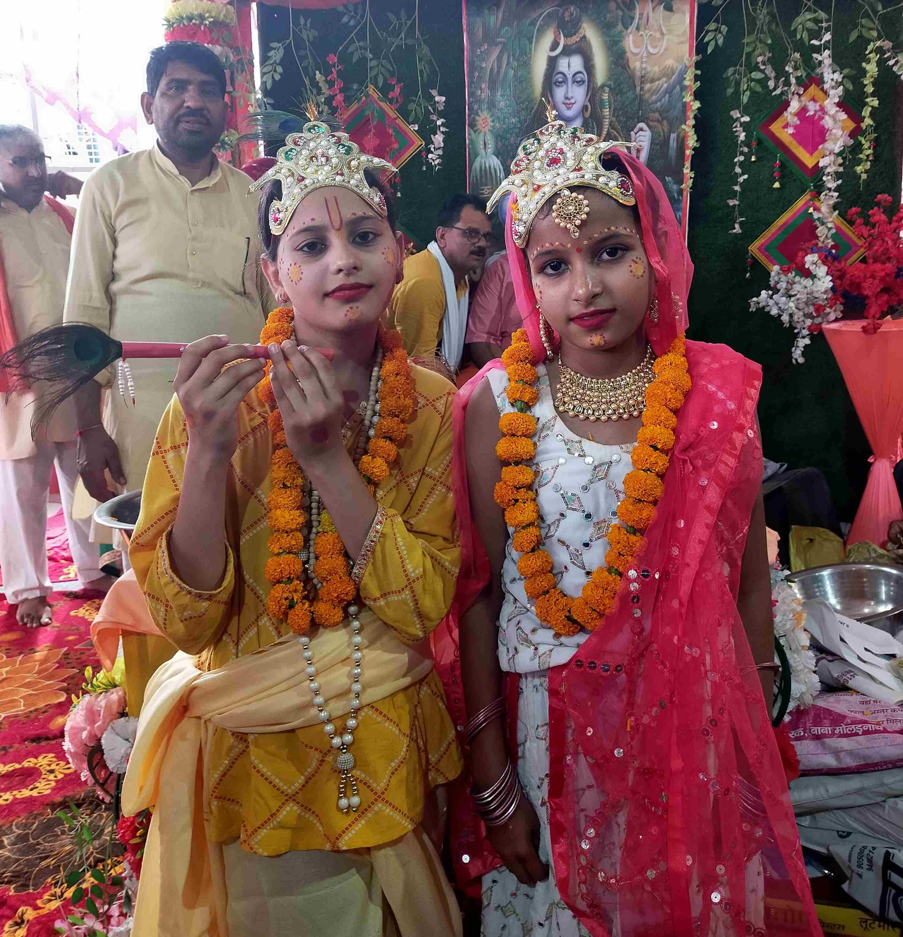 फोटो संख्या:63 बाबा मोलडनाथ मंदिर में आयोजित श्रीमद्भागत  कथा में प्रवचन देते कथा व्यास दाशानू 