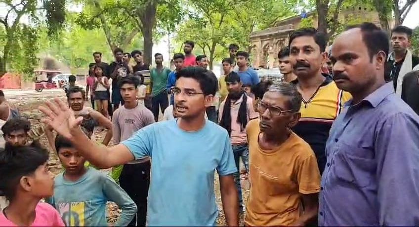 कड़ा के इस्माइलपुर में निमार्णाधीन पानी टंकी का मलबा। स्रोत: वीडियो ग्रैब कड़ा के इस्माइलपुर में निमार्णाधीन पानी टंकी का मलबा। स्रोत: वीडियो ग्रैब