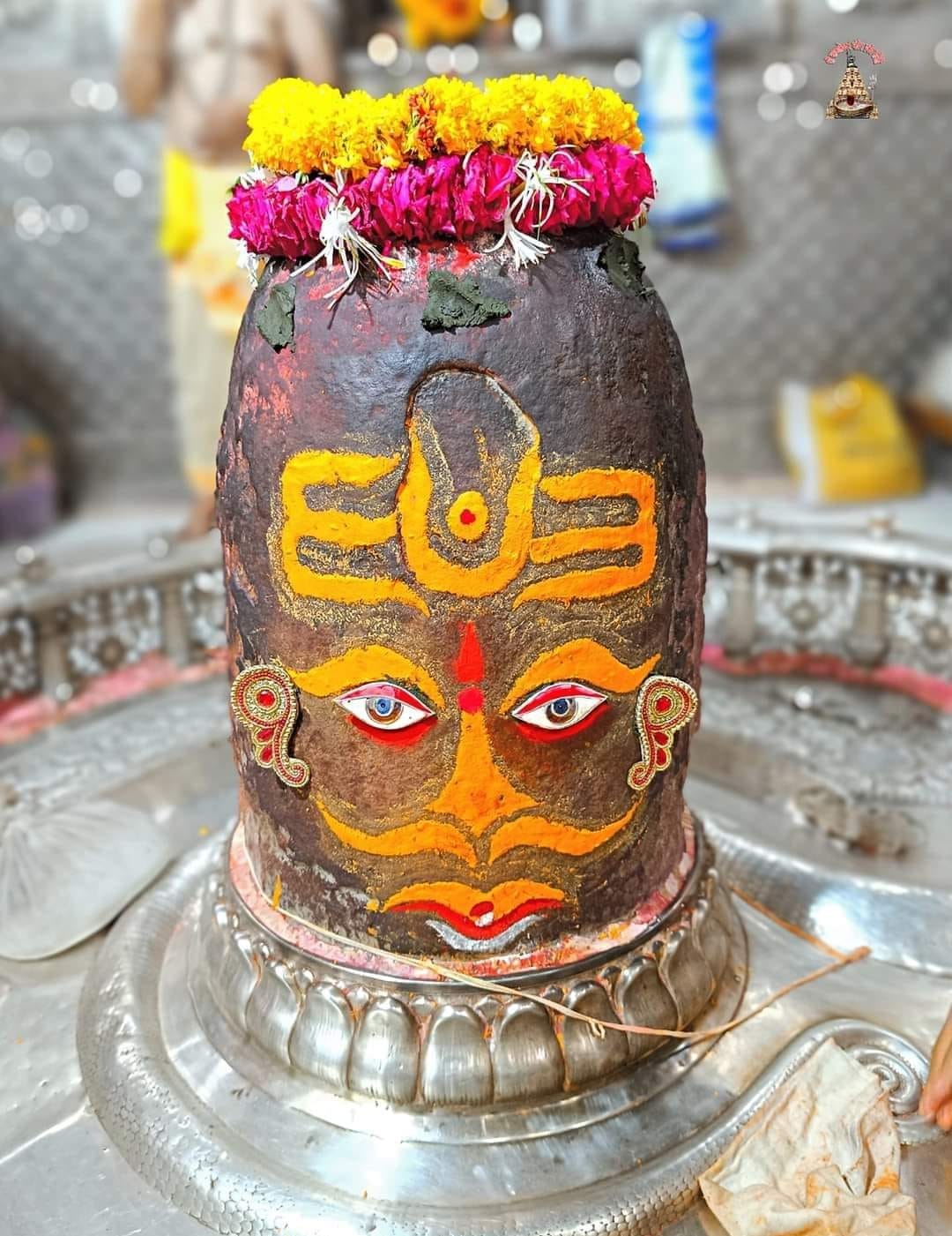सोमवार की भस्मारती मे पगड़ी ओर त्रिपुंड से सजे बाबा महाकाल सोमवार की भस्मारती मे पगड़ी ओर त्रिपुंड से सजे बाबा महाकाल