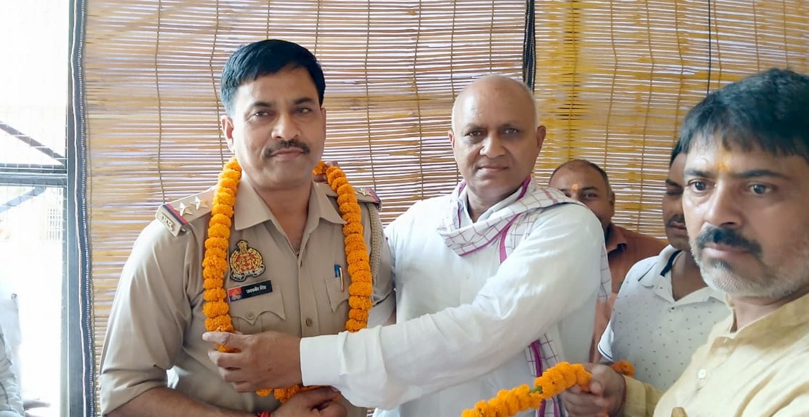 दुष्कर्म के आरोपी को जेल ले जाती पुलिस। संवाद दुष्कर्म के आरोपी को जेल ले जाती पुलिस। संवाद
