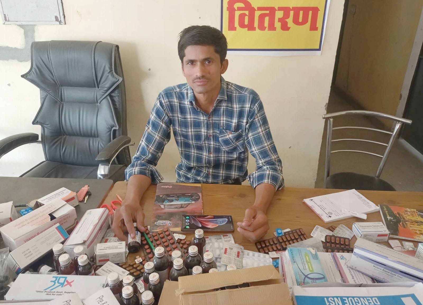 उघैती के नवीन स्वास्थ्य केंद्र में खाली पड़ी डॉक्टर की कुर्सी। संवाद उघैती के नवीन स्वास्थ्य केंद्र में खाली पड़ी डॉक्टर की कुर्सी। संवाद