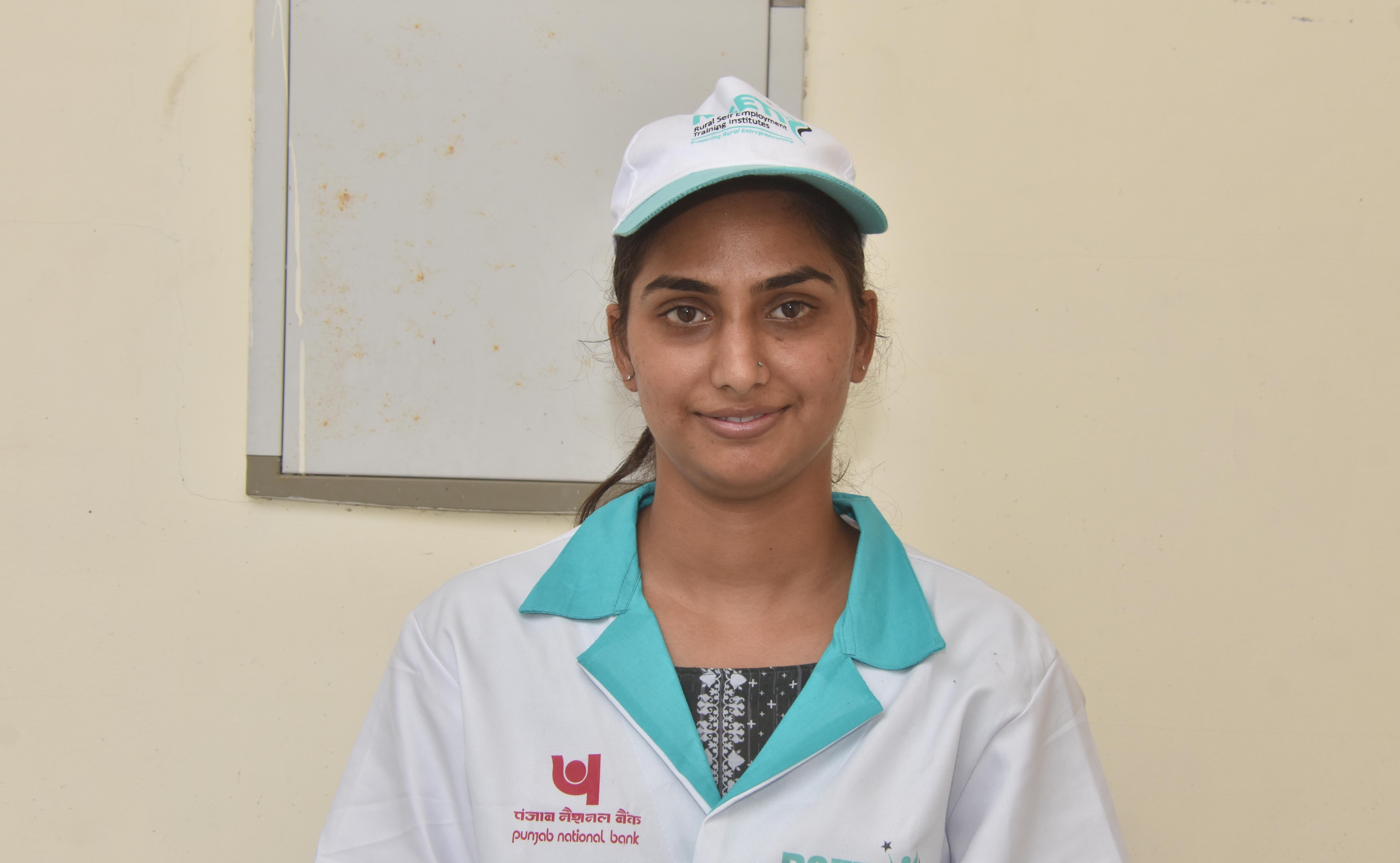 अमर उजाला फाउंडेशन की ओर आयोजित अपराजिता कार्यक्रम में सम्बोधन देती  मीनाक्षी ठाकुर संवाद