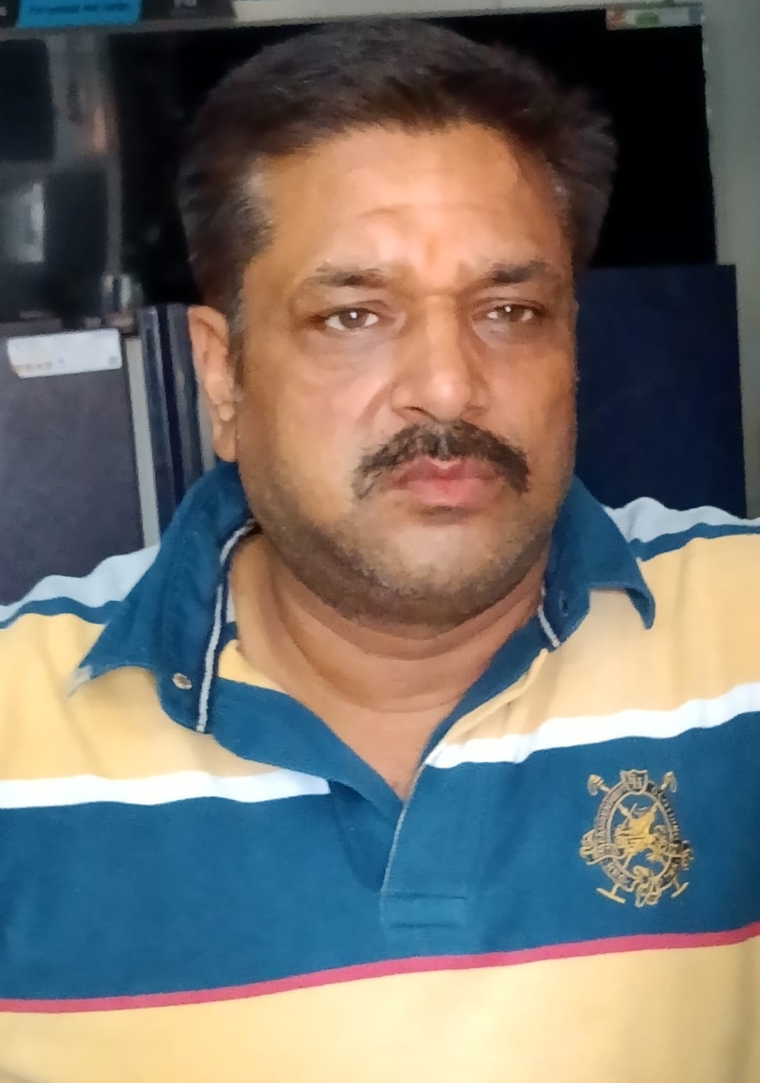 बाजार में एक दुकान पर ब्रिकी को रखे कूलर।संवाद बाजार में एक दुकान पर ब्रिकी को रखे कूलर।संवाद