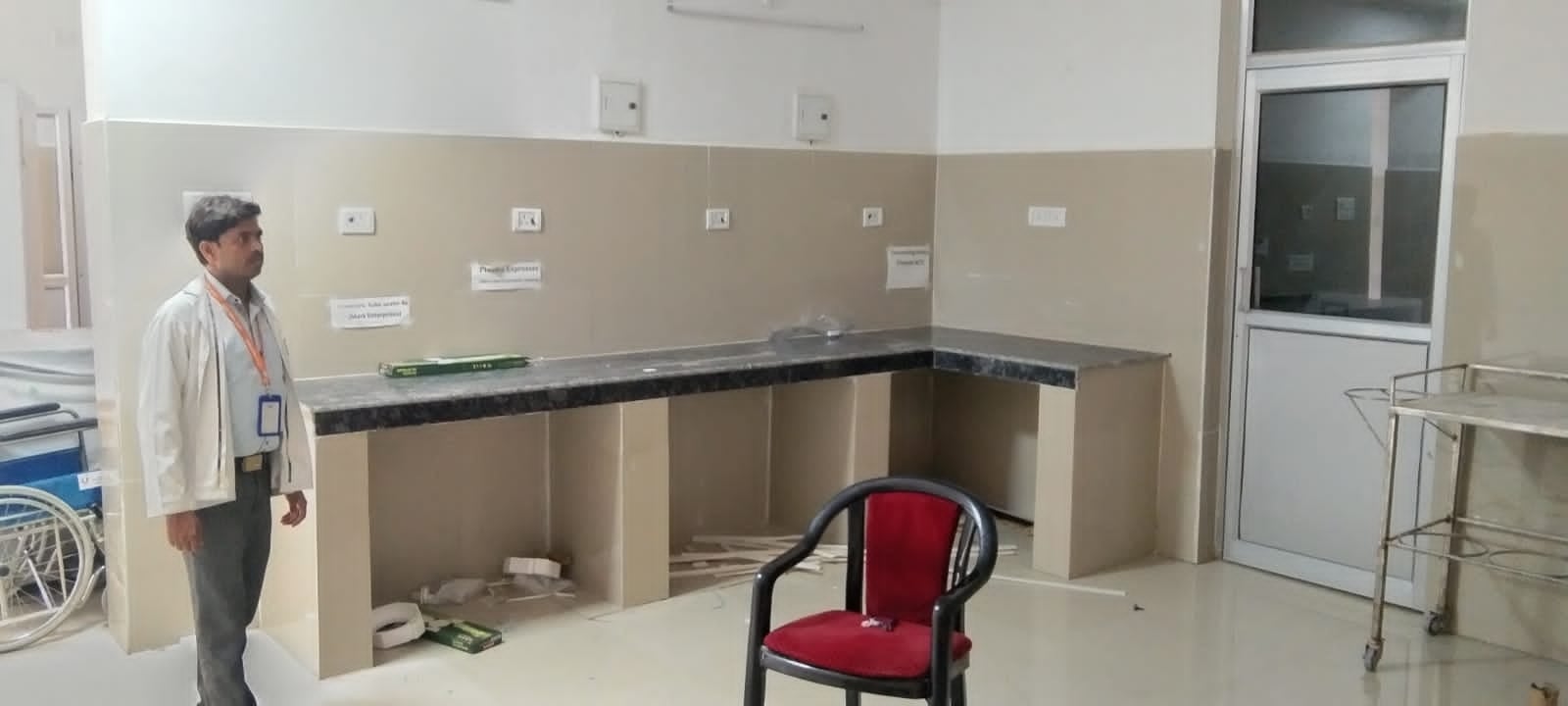 ब्लड कंपोनेँट सेपरेशन यूनिट में रखी मशीनें। संवाद ब्लड कंपोनेँट सेपरेशन यूनिट में रखी मशीनें। संवाद