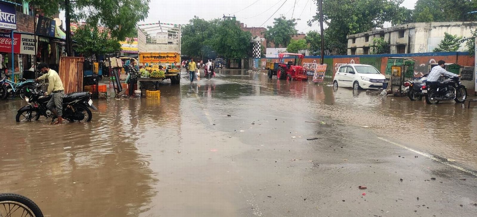 गांधी ग्राउंड में बारिश से हुआ जलभराव। संवाद