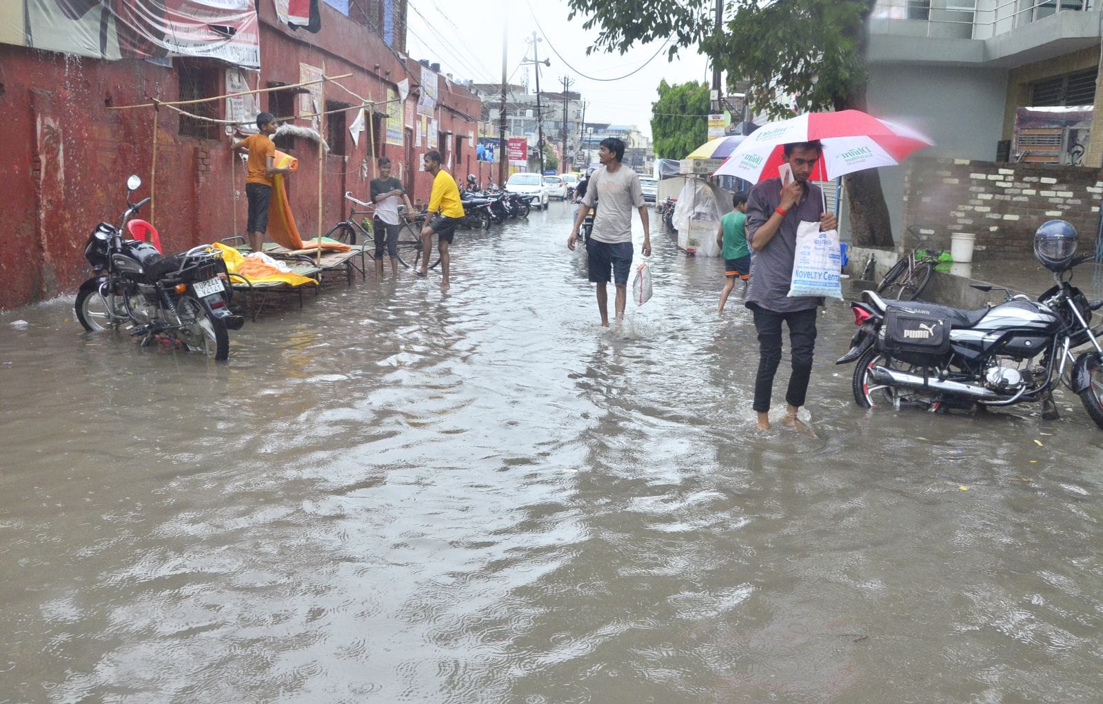 गांधी ग्राउंड में बारिश से हुआ जलभराव। संवाद