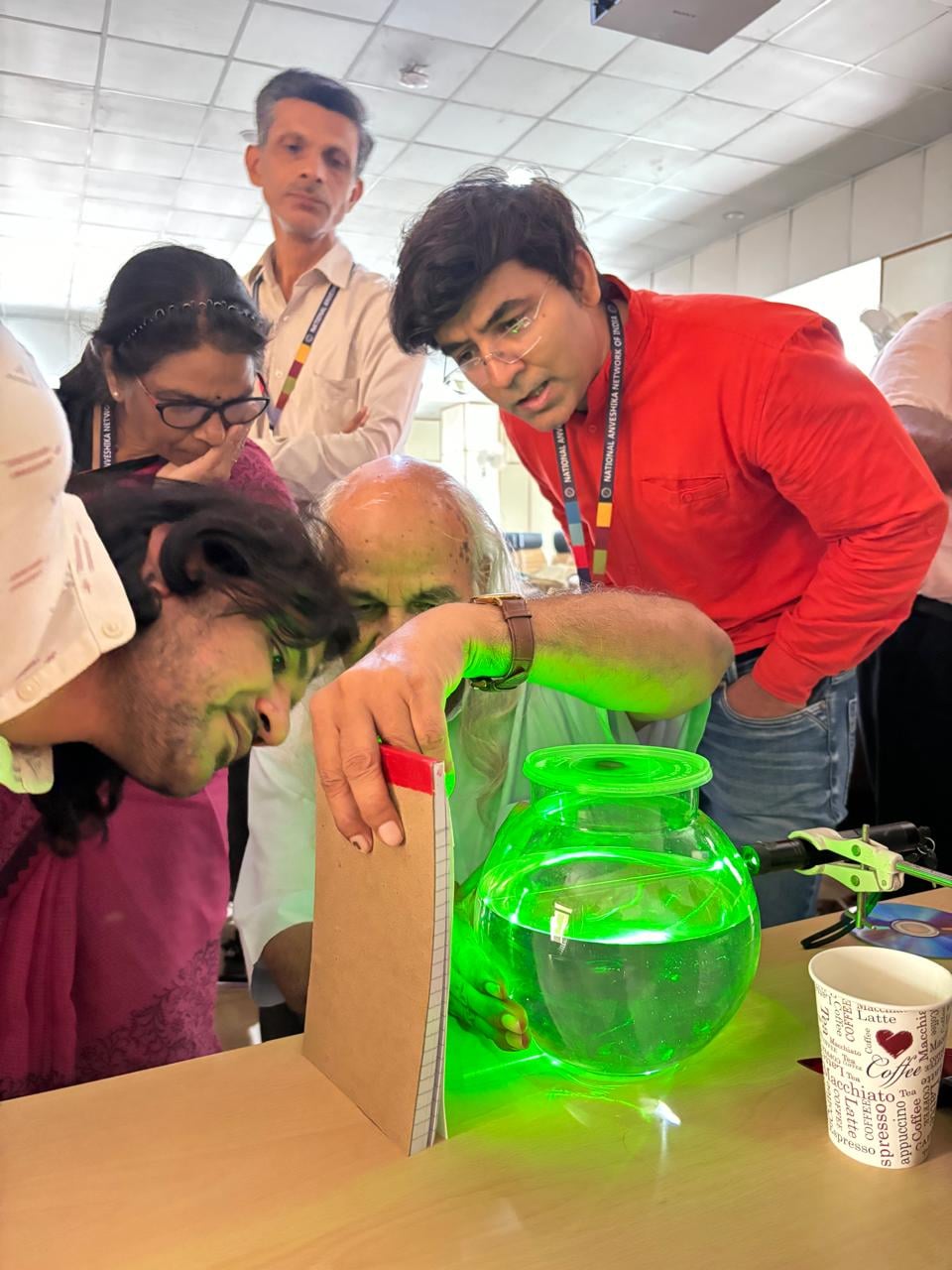 इंडियन एक्स सर्विसमैन लीग हमीरपुर की इकाई में पूर्व सैनिकों को संबोधित करते हुए। संवाद इंडियन एक्स सर्विसमैन लीग हमीरपुर की इकाई में पूर्व सैनिकों को संबोधित करते हुए। संवाद