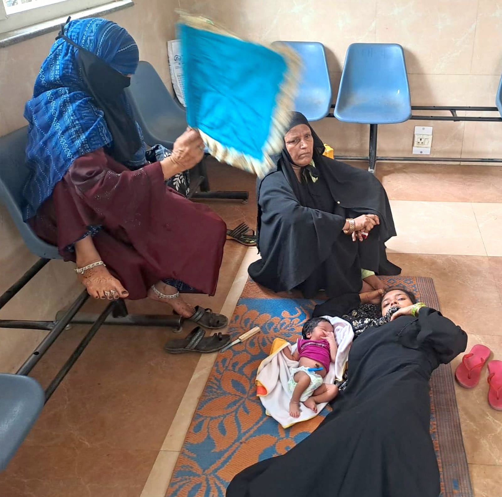 जिला अस्पताल के वार्ड में खाली पड़े बैड। संवाद जिला अस्पताल के वार्ड में खाली पड़े बैड। संवाद
