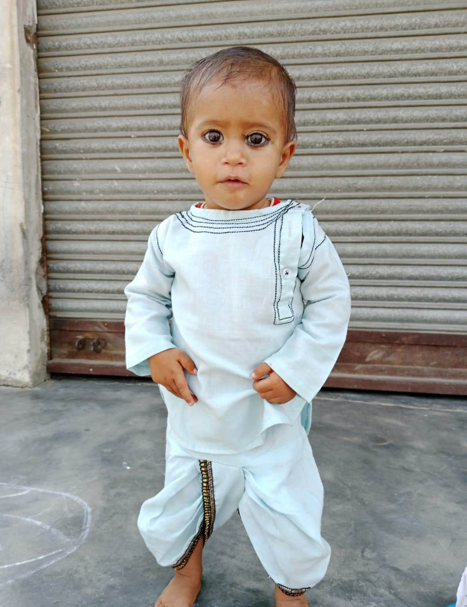 गांव बक्सर में बच्चों की मौत पर विलाप करते परिजन। संवाद