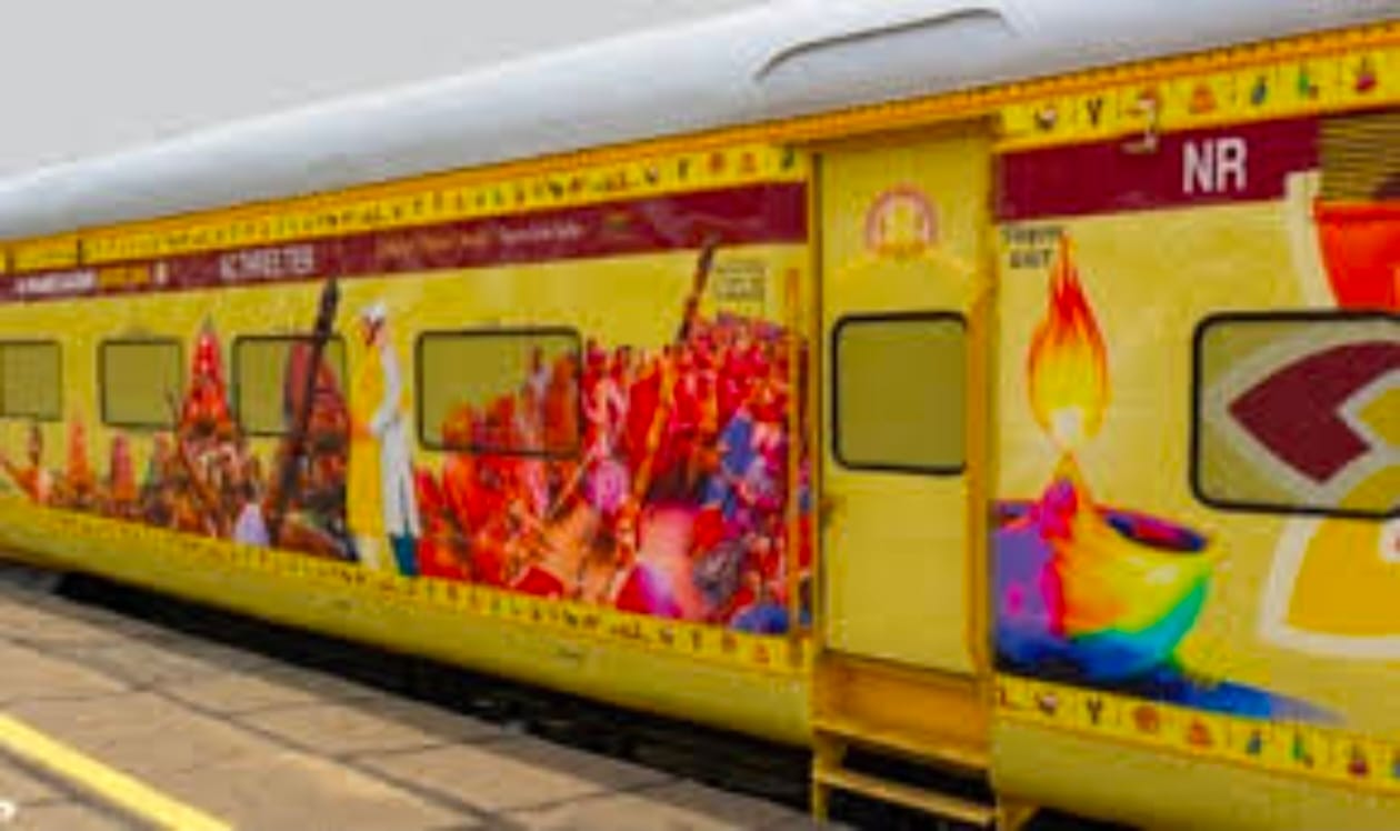 टूरिस्ट सर्किट ट्रेन के कोच। टूरिस्ट सर्किट ट्रेन के कोच।
