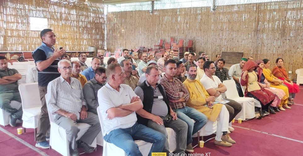 दत्तनगर में लूहरी परियोजना प्रभावितों की विभिन्न मांगों को लेकर बनाई रणनीति। संवाद