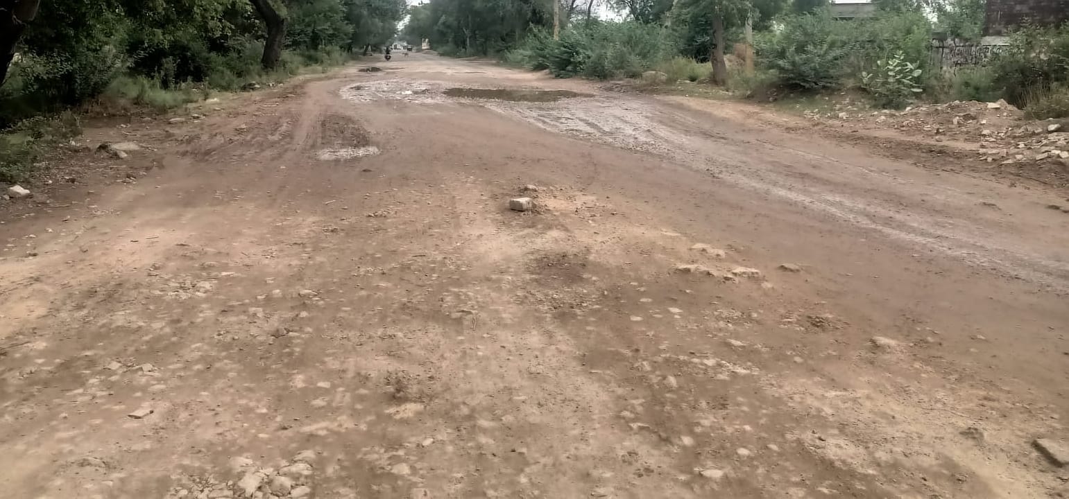 27जेएनडी13: जुलाना में सड़क की खस्ता हालत। संवाद